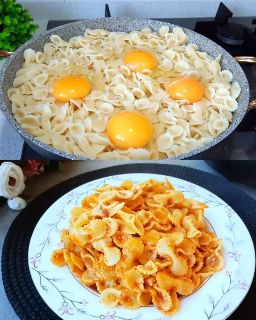 Egg-Topped Pasta with a Savory Tomato and Pepper Sauce"
