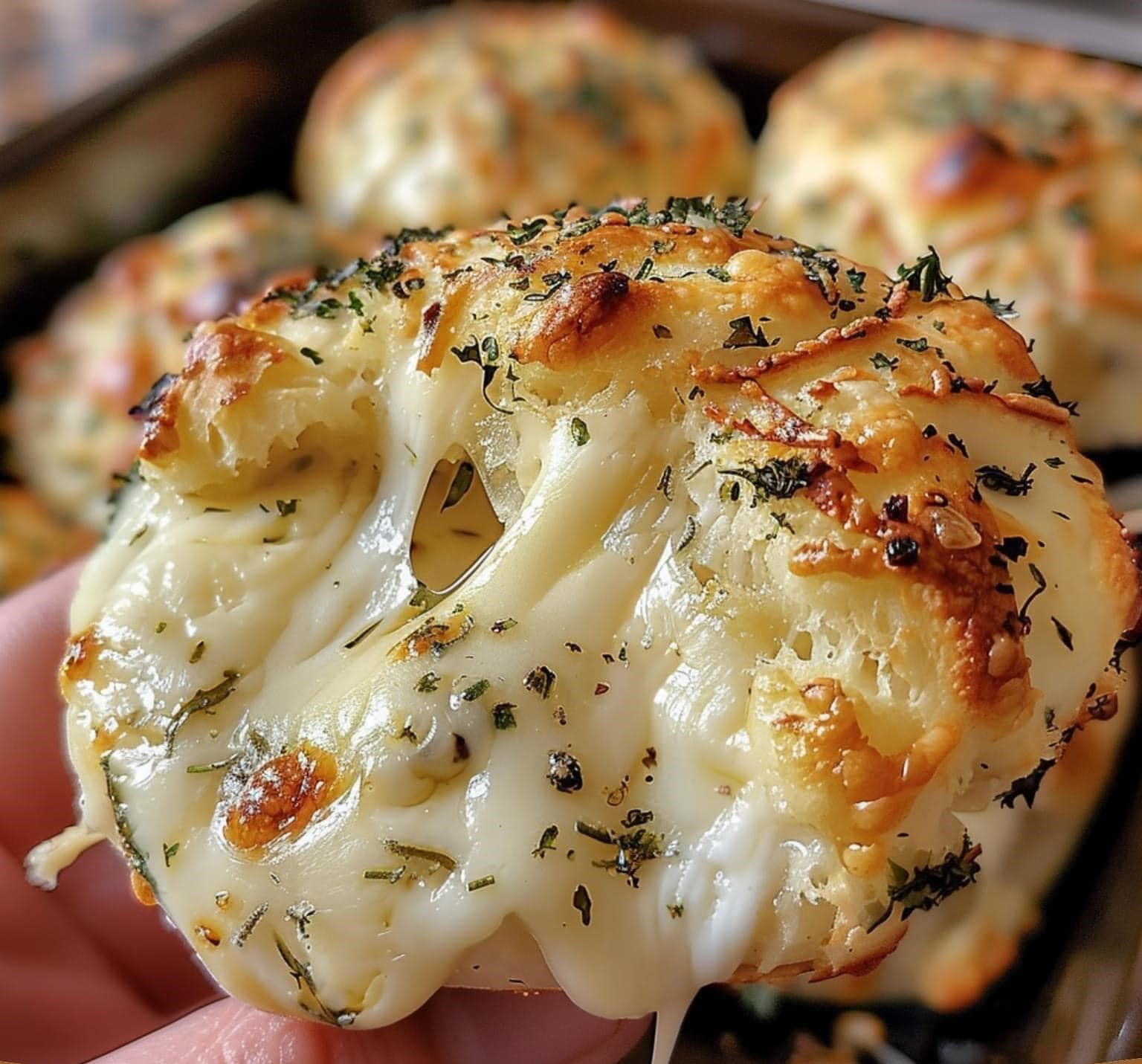 Cheesy Garlic Pull-Apart Biscuits with Marinara Dipping Sauce