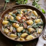 Creamy Mushroom and Spinach Gnocchi: A Comforting One-Pan Meal