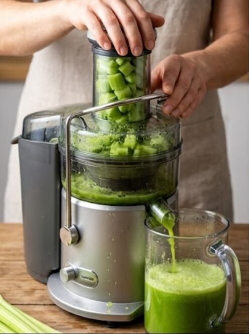 Fresh Celery Juice 4 Fresh celery juice served cold